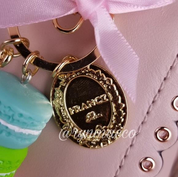 3 Tiered French Macaron Eiffel Keychain - Picture 4 of 7